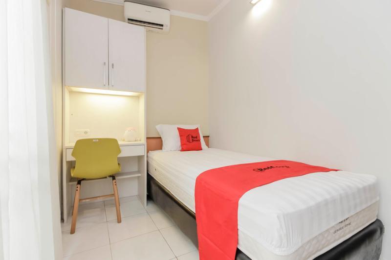 Reddoorz Syariah Plus At Jatibening Hotel Bekasi Exterior photo